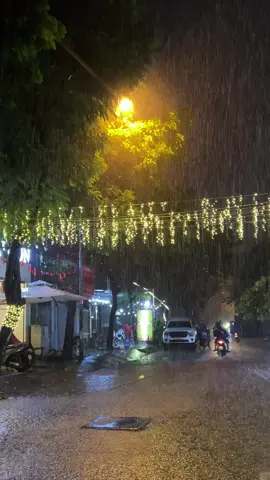 Mùa mưa lại đến… #langthanghanoi #mua #muamua #hanoi #xuhuongtiktok 