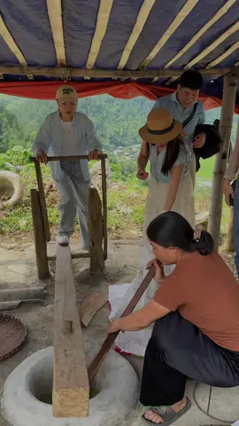 Gái kinh giã cốm, làng cốm Tú Lệ #comtule #yenbai21 