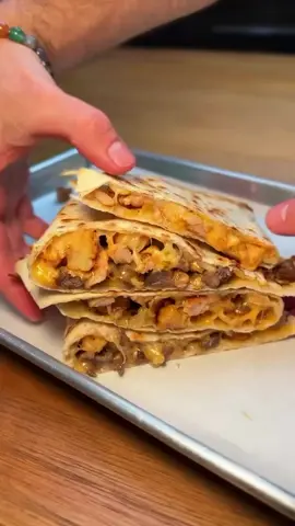 Looking for something to satisfy your tastebuds?? Try a crispy, cheesy quesadilla from @ChicosTexMexTruck 😍😍 #quesedilla #mexicanfood #Foodie #cheesy #cooking 
