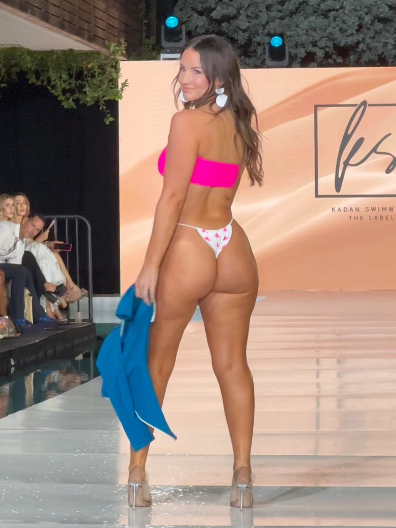 💎🌊 KADAN SWIM TURNED THE RUNWAY INTO PURE LUXURY 🌊💎 Slow-motion shimmer. Sleek silhouettes. Confidence in every step. ✨ Which look stole your heart? 💃👇 #KadanSwim #MiamiSwimWeek #RunwayGlow #LuxurySwimwear #SlowMoShowstopper #SwimCouture