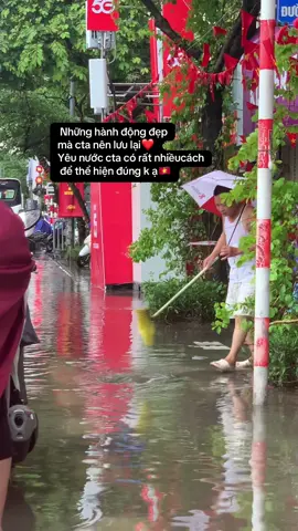 Trên đườg sáng nay đi làm, một hành động nhỏ của bác đã lưu lại trong máy mình❤️❤️ Tiện thể hỏi nay có ai ra đường lúc 8h mà đến cty lúc 9h30 giống mk k ạ. Từ nhà ra cty có 1km...🥹 biết thế đi bộ ngay từ đầu huhu #HNmua