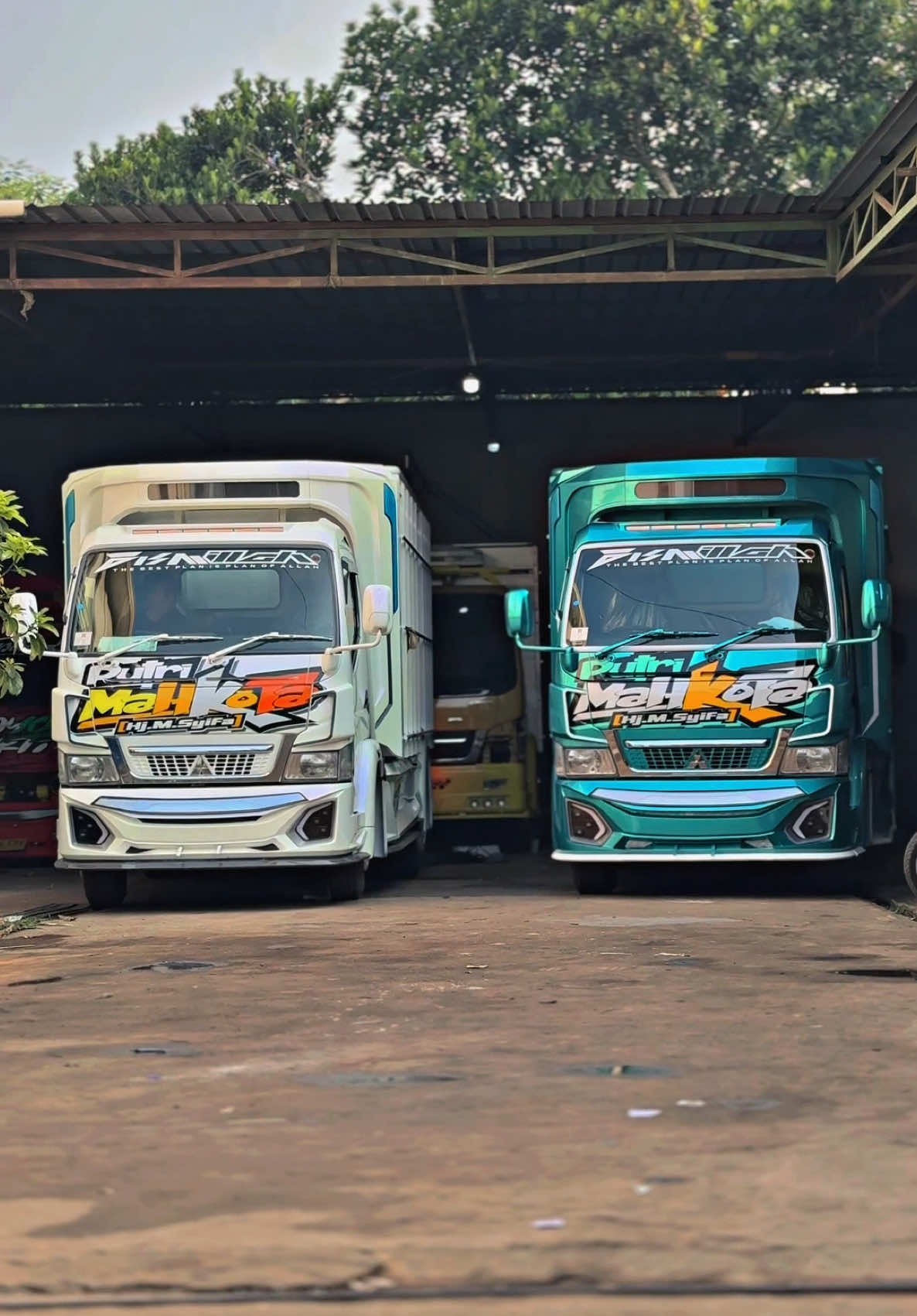 Double canter🫠 #irsyadputrakaroseri #trukmodifikasi #truck #modifikasi #otomotif #viral #trending #fyp 