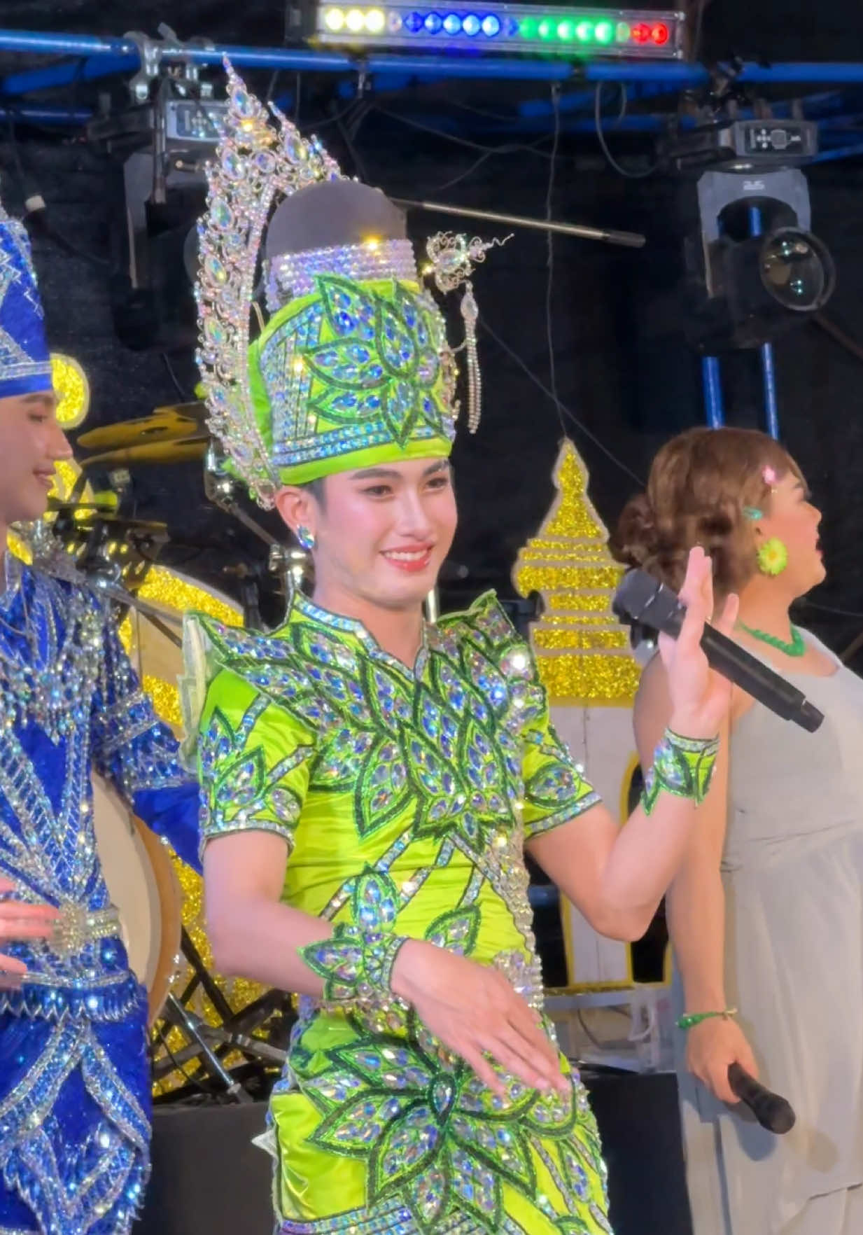 ฟ้อนเสริฟหวานๆ @ฟอส กฤศตไช (OFFICIAL) #ฟอสกฤศตไช #ระเบียบวาทะศิลป์ #beautyjames_makeup #พระเอกหมอลํา 