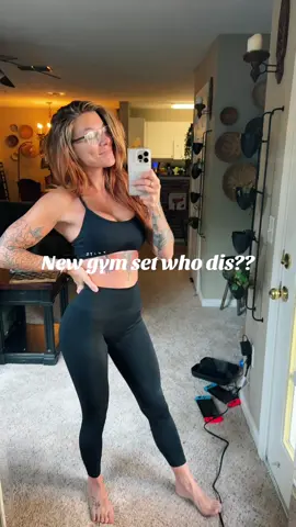 She fits very niceeeeww #gymgirl #GymTok #gymfit #gymbro #gym 