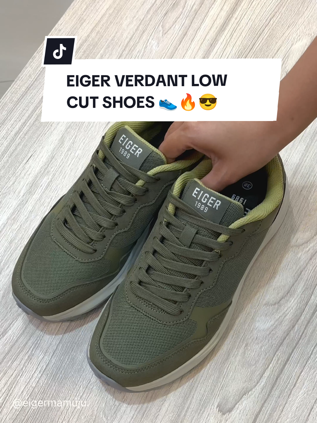 • •  Nikmati keseruan saat eksplorasi di luar ruang dengan Verdant Low Cut, sepatu pria dari EIGER 1989. Hadir dengan bobot yang ringan, sepatu ini dirancang dengan material micro suede dan breathable mesh untuk sirkulasi udara yang lebih baik. Dilengkapi dengan bantalan kaki anatomis dan insole Ortholite® yang cepat menyerap keringat akan menjaga kaki tetap kering selama pemakaian. Sepatu ini juga dilengkapi dengan midsole EVA yang empuk serta outsole antiselip untuk cengkeraman yang lebih baik. ..  #EigerAdventure #eiger1989 #eigerauthentic #eigermamuju #snakers 