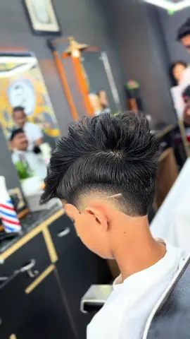 Burst fade Textured Mohawk #burstfade #burstfademullet #foryou #ryamsbarbar 🤝