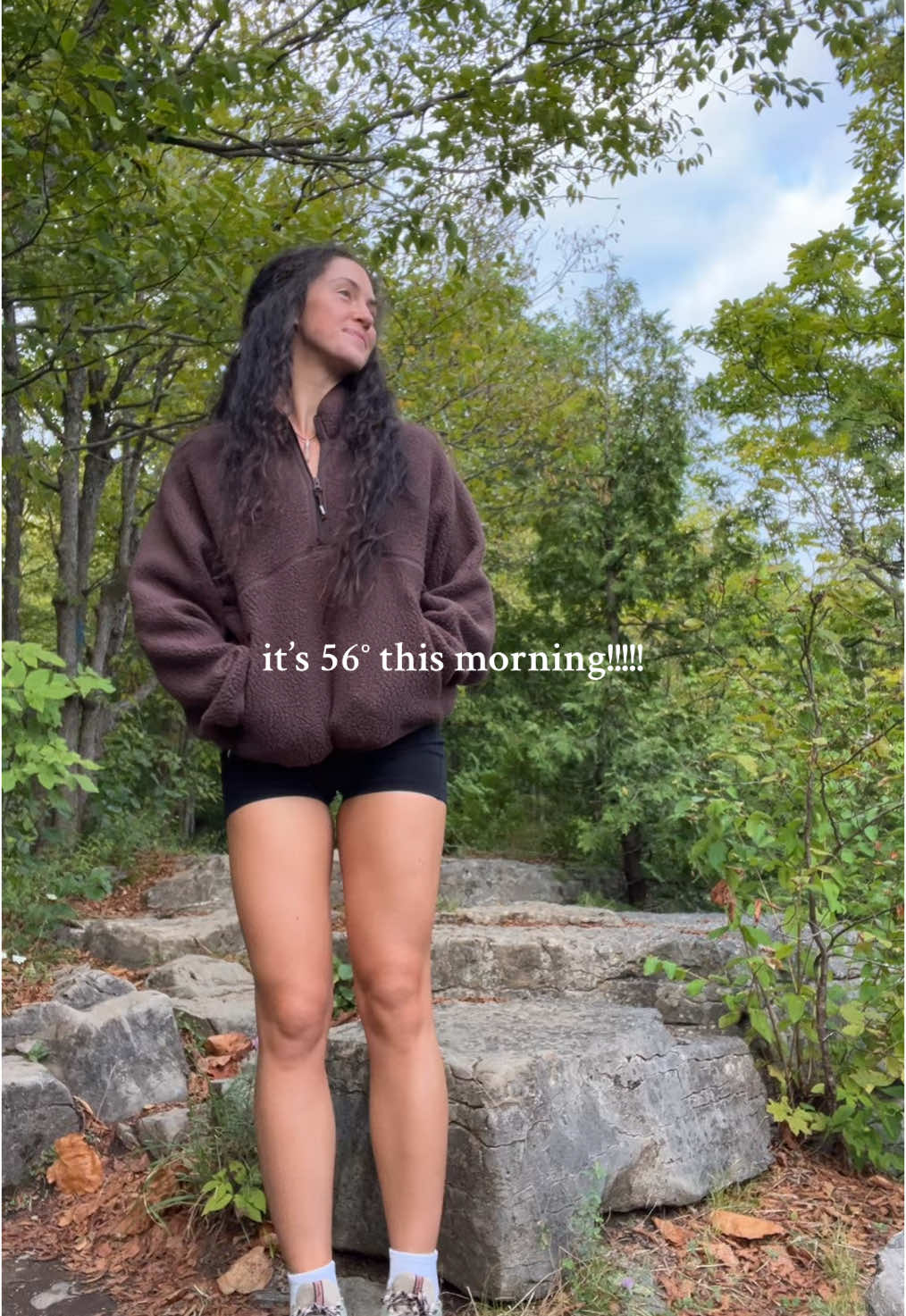 and I’m on my way to get my first pumpkin cream cold brew of the season!!!!!!! Hellooooo falll!!!!!!!! #autumn #fall #fallvibes #morningwalk #OOTD 