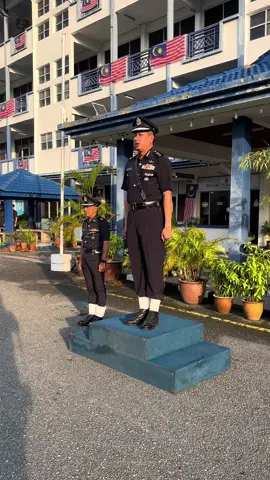 LATIHAN KAWAD BULANAN PERINGKAT IBU PEJABAT POLIS DAERAH LANGKAWI YANG DIHADIRI OLEH YDH ACP SHARIMAN BIN ASHARI, KETUA POLIS DAERAH LANGKAWI DAN TIMBALANNYA YDH SUPT SAMSULMUDDIN BIN SULAIMAN SERTA PEGAWAI KANAN POLIS DAN PEGAWAI RENDAH POLIS IPD LANGKAWI