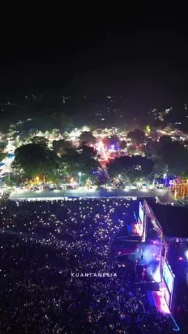 Musisi Amerika Serikat Melly Mike, tampil di acara Paju Jalur Kuantan Singingi.#MellyMike #pajujalurkuansing2025