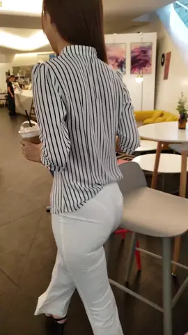 #好身材好气质 #穿搭分享 #紧身裤 #高跟凉鞋 