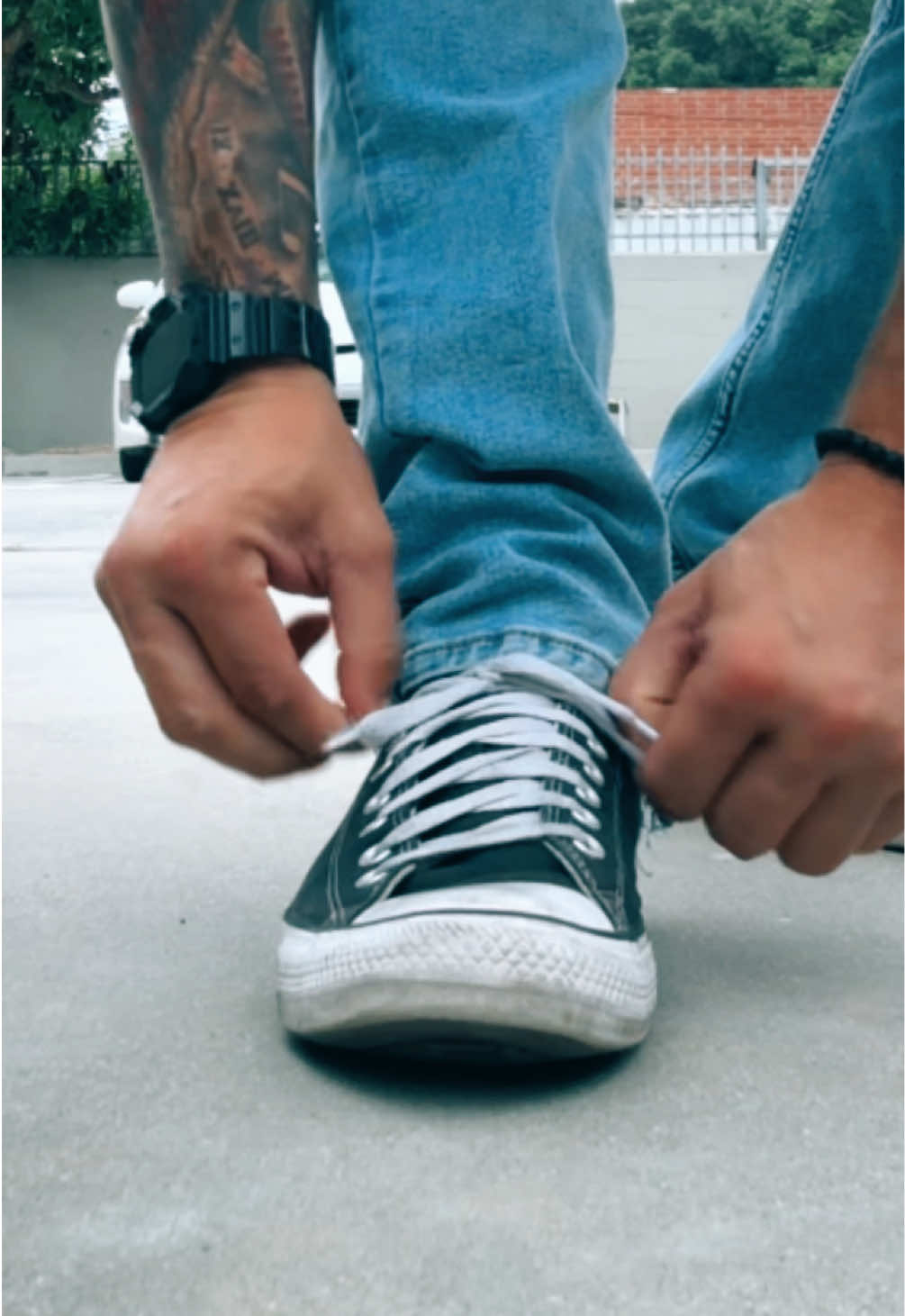 Just out here tying one shoe at a time just like every one else  #knots #bluecollar #worthy #bluecollar #mustache 