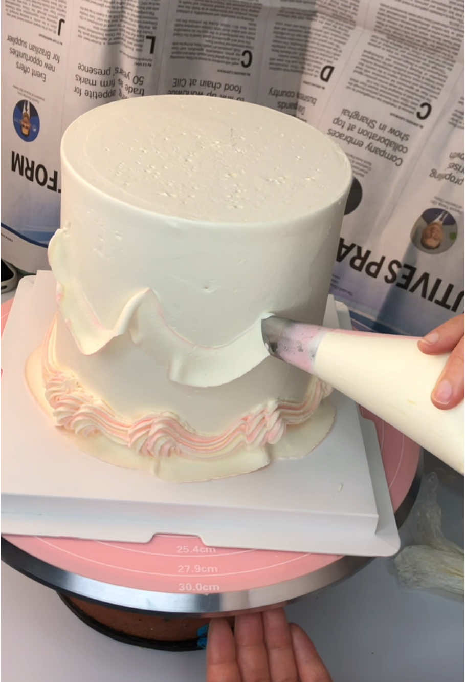 #Capcut diy so cute cake #fyp #cake #caketiktok #cakevideo #beautifulcake #cakepiping #diycake #caketutorial 