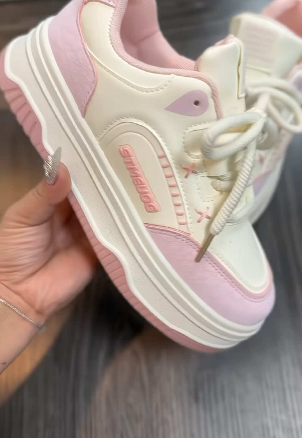 Giày nữ snacker cao 4cm 2 màu Hồng và nâu#giaynu#giaydep #giaysneaker #giaynuthoitrang #giaynuxinh 