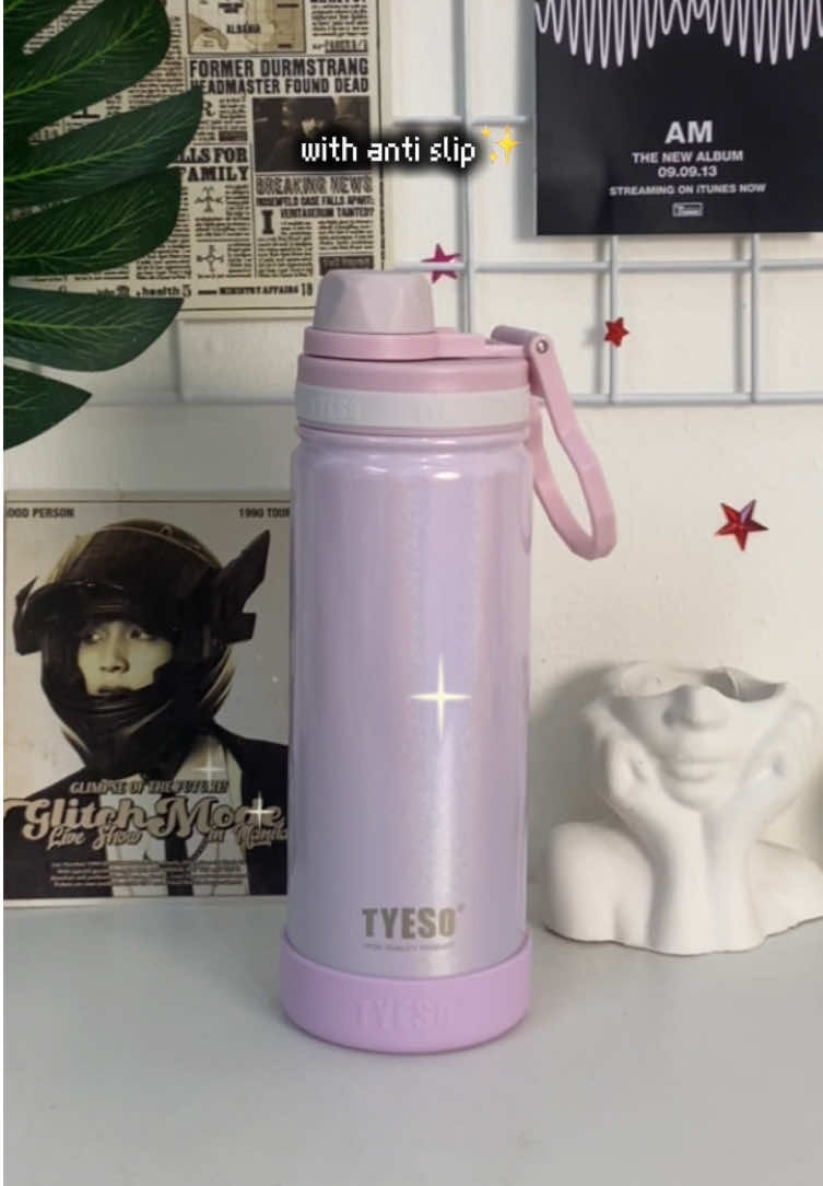 UDAH SAMA ANTI SLIP LOH‼️✨ Glossy, Anti Baret POKOKNYA CAKEPP😍 Tahan panasnya 12 jam♨️ Tahan dinginnya 24 jam🧊 CO NOW‼️ KEBURU KEABISAAN😋 #fyp #tyeso #tumblersoftiktok #botolminum #viral 