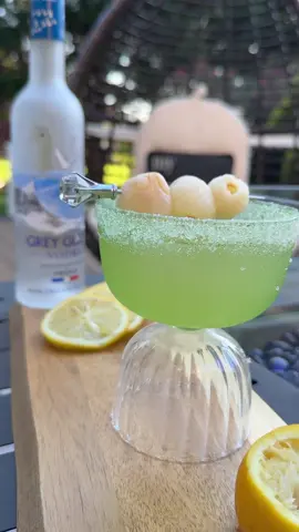 Ain’t dropped a drink video in a min… #alwayssshappyhour #trending #cocktails #drink #happyhour 