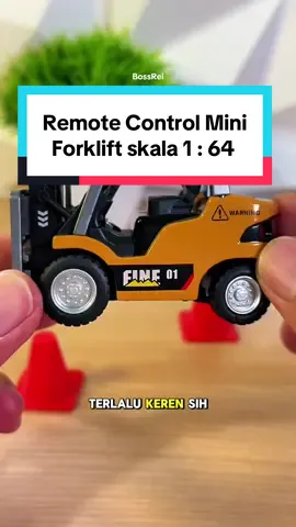 Mini RC Forklift skala 1:64, desain dan detail premium. Fitur remote cobtrol lengkap dari gerakan, naik turun, lampu, suara, mesin, auto move dll. Mainan keren untuk kolektor. Tersedia aneka warna bisa di cek di keranjang BossRei. #forklift #rcminiforklift #remotecontrolforklift #minirctruck #bossrei 