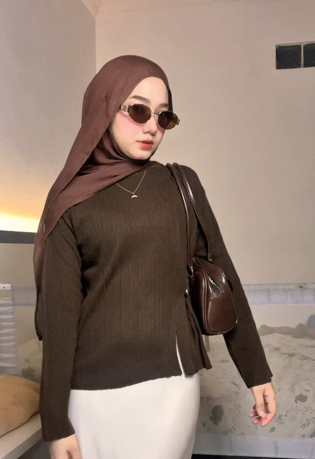 Obsessed with this blouse knit🤎 #blouseknit #mahogany #atasanwanita #cleanoutfits #fyppppppppppppppppppppppp 