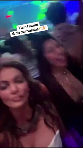 Life at 40’s nothing but love and good vibes with good friends. Sorround yourself with friends who lift you higher,no-one above no one below nothing but good souls and love. #womanpower #entrepreneur #independenceispower #foryoupage #besties #miami 