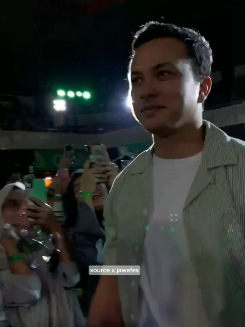 Nicholas Saputra di event generasi kampus di Unair Surabaya #nicholassaputra#grabindonesia#fypシ゚viral 
