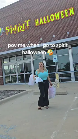 🤣🤣🤣 #comedyvideo #halloweendecor  #horrortok #horrorgirl @Spirit Halloween 🎃 ♥️ 