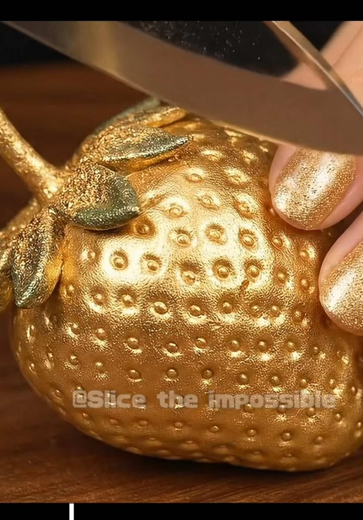 Cutting goldem fruit🍓🍉🥝🟣🍈🥥🍒🥭 #asmr #asmrsounds #satisfying #fruitcutting #glasscutting 