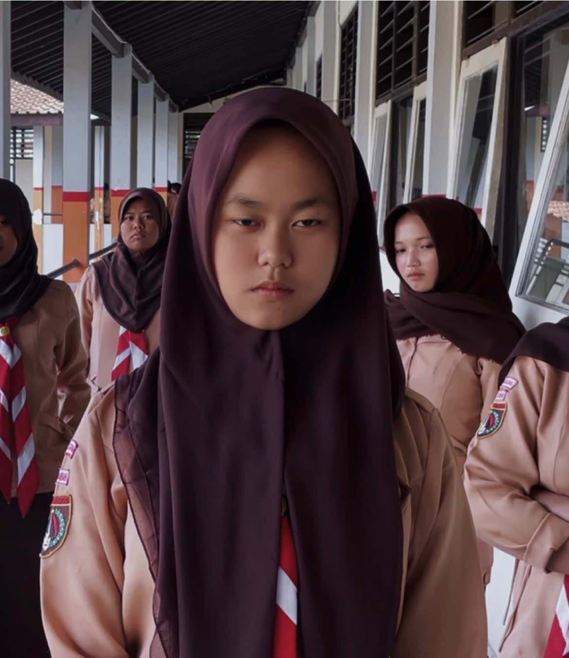 Sekali kamu bully, seribu kali hatinya bisa sakit Tawa mu kini bisa menjadi luka seumur hidupnya Ayo jadi generasi yang saling menguatkan, bukan menjatuhkan 💪 #NoBullying #bullyingbukancandaan #doksut32 #doksutyahud