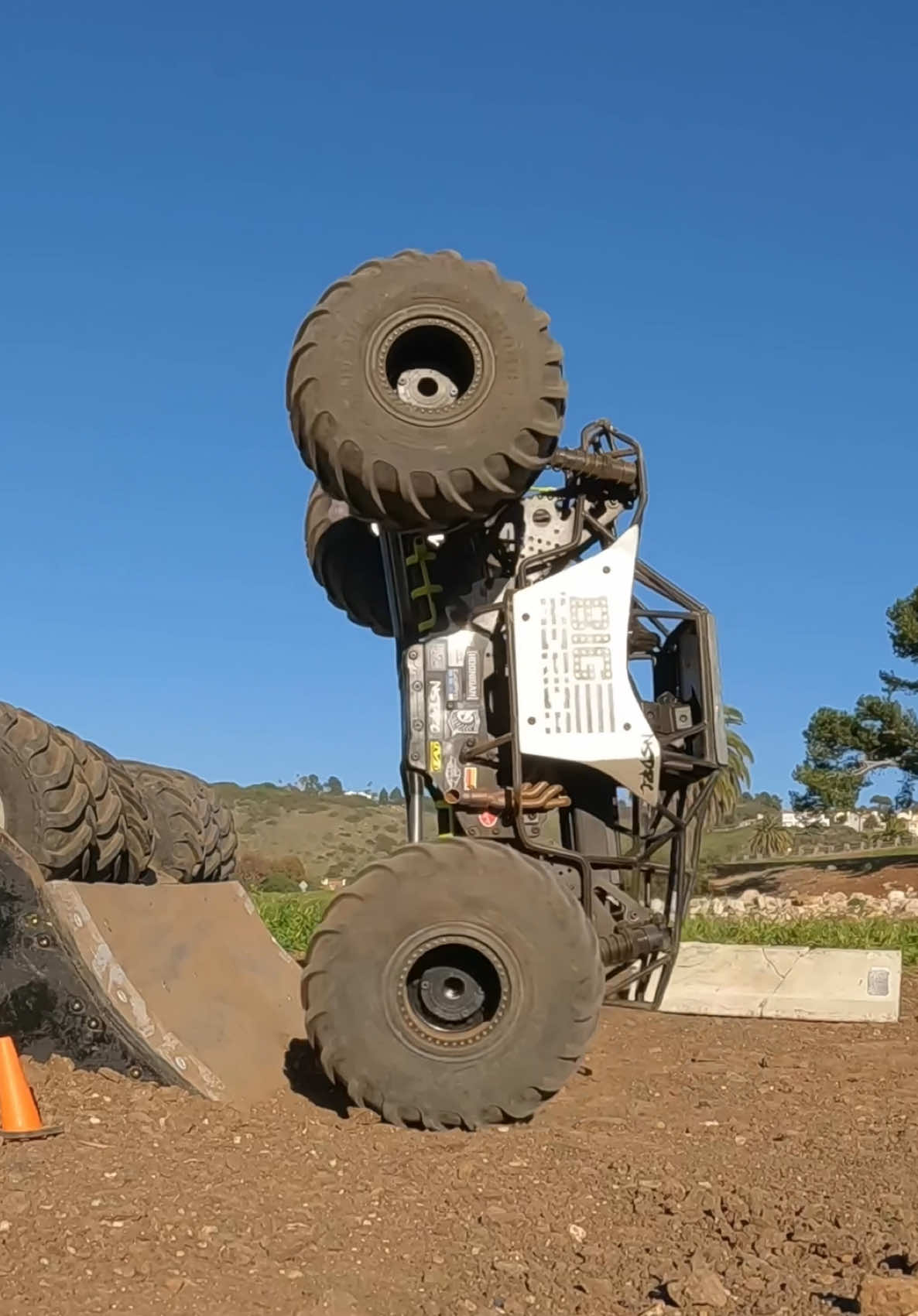 Stunt Truck #monstertruck #sports #viral #stunts #rc 