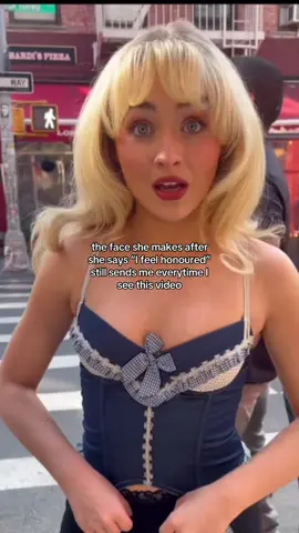 genuinely tho the interaction was so weird I felt bad for her #sabrinacarpenter#face#blowthisup#fyp 