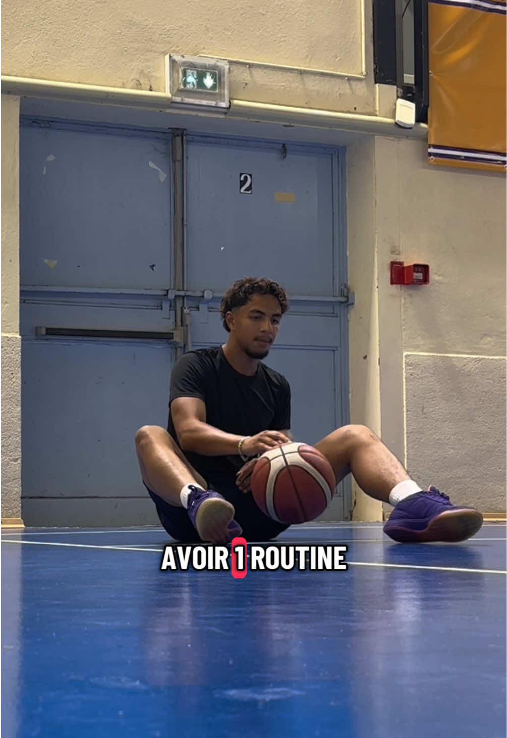 Merci beaucoup pour les 10k 🥳🥳❤️, ça fait plaisir et ça donne envie de continuer à faire des vidéos de qualités.  Une nouvelle vidéo sur le changement de rythme. Un des fondamentaux à maîtriser sinon le reste sera plus difficile. #basketball #ballislife🏀 #mambamentality #tuto #dribble 