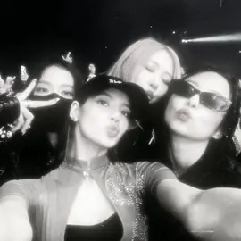 Taasna waa aniga  #black_pink_in_your_area  #jenniekim #lalisamanoban #jisoo_sooyaa #roses_are_rosie  #blackpinkofficial #somaliblinks 