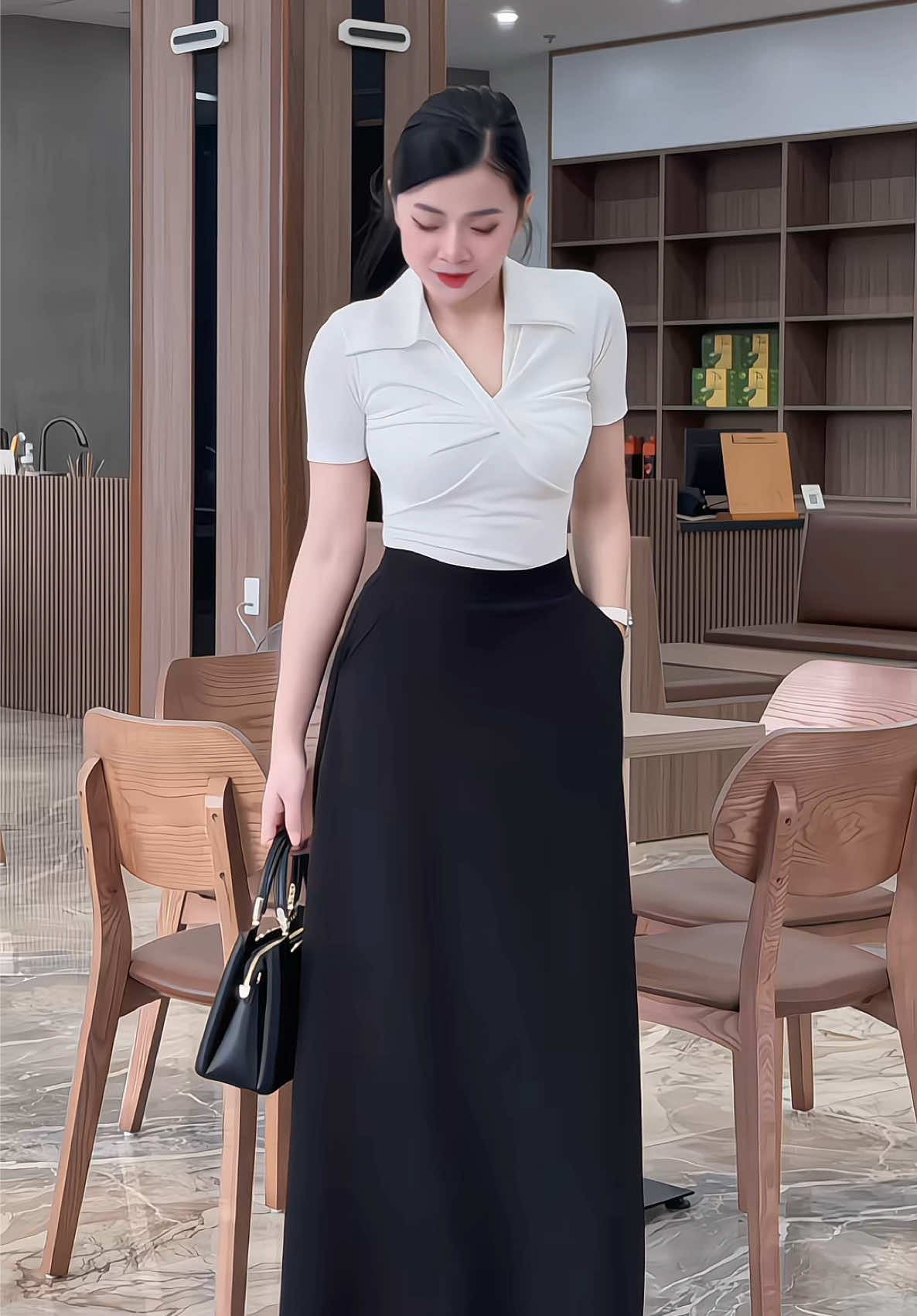 Người đồng hành lâu nhất không phải là người đến sớm.Mà là người ở lại khi mọi thứ không còn dễ dàng như lúc ban đầu #xuhuong #xuhuongtiktok #outfit #chanvay #chanvaydai 