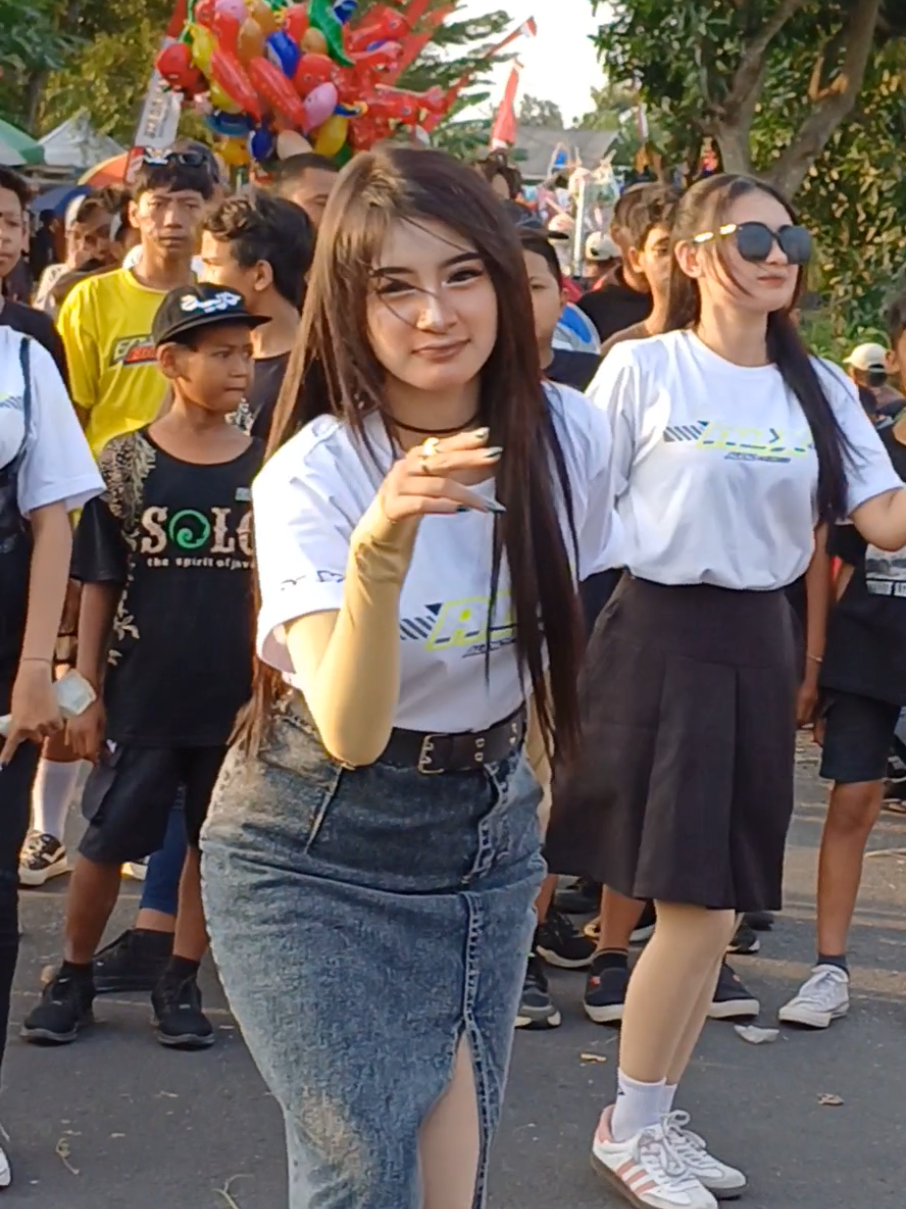 Uaaassikkk mbk @HESTI METTA R. #karnavalkarangtengah #karnavaljawatimur #fyppppppppppppppppppppppp #karnavalkediri #soundhoregjawatimur 