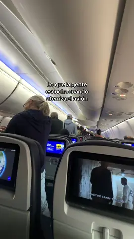 Jajajajaj lo que suena en mi mente cada ves que aterrizo 🤣 #viaje #mexico #fypシ #blowthisup #funny 