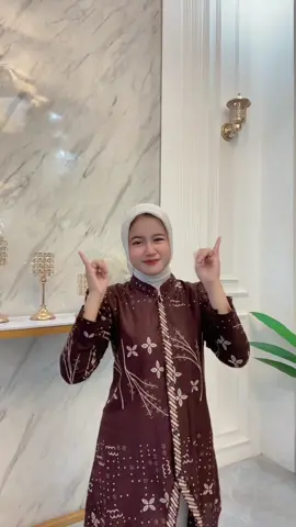 Join live sekarang juga kakak🥰😚👉🏻#melokaldenganbatik #batikkerjawanita #batikcouple #fypシ゚ 