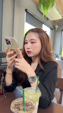 ความสุขคือการทำงานค่ะ ทุกที่คือสามารถทำงานได้😅 อาจหมดไฟบ้าง แต่พอได้กินของอร่อย ความเหนื่อยก็หายไป😘🌿#ทํางาน #ใช้ชีวิตให้มีความสุข #มีความสุขกับงานที่ทํา 