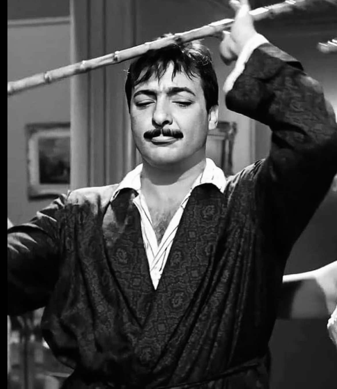 I would fall for him too if I saw him dancing the stick 😭#رشدي_اباظه #fyp #tahtib #dancing #classic 