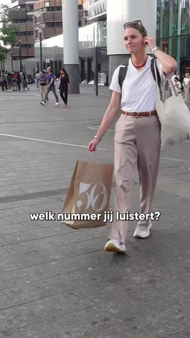Welk nummer luister jij? #utrecht #muziek #straatinterviews #broederplein #broederpleintv 