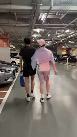 ก็ดูคิดถึงกันดีนะ 🥹 @moslhong @isbanky #มอสแบงค์ #mosbank 