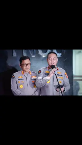 Selasa, 28/08/2025, Jakarta. Mabes Polri meminta jajaran kepolisian, mulai dari Polda hingga Polsek, untuk melindungi kerja wartawan yang bertugas meliput suatu peristiwa. Imbauan tersebut untuk menanggapi terjadinya kekerasan terhadap jurnalis saat bertugas oleh oknum personel kepolisian dalam beberapa hari terakhir. “Meminta kepada seluruh jajaran melindungi kerja profesi wartawan dan jurnalis yang objektif dan profesional serta bekerja sama dalam setiap aktivitas,” ujar Kepala Biro Penerangan Masyarakat (Karopenmas) Divhumas Polri Brigjen Pol. Trunoyudo Wisnu Andiko, dikutip dari Antara, Selasa (26/8/2025).  #wartawan #press #indonesia🇮🇩 #polri #polda 