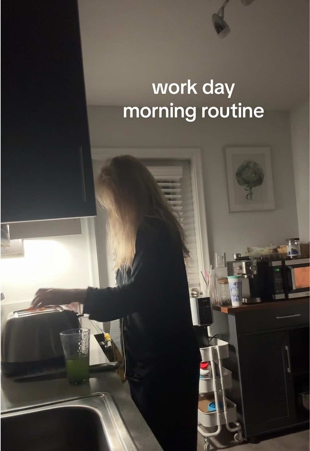 i hate the fact i’m clocking in instead of a gymshark or youngla athlete who spends their whole day in the gym but gotta get the bag somehow  #morningroutine #bodybuilding #fyp #gymgirls #chipotle 
