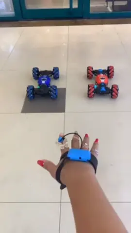 Esse carrinho de controle remoto pode ser controlado por gestos 😱 imagina ganhar de presente? #carrinho #controleremoto #drone 