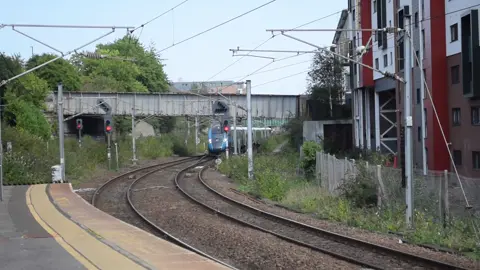 TPE Nova 1 802211 Passes Manors Rail With A Superman Like 5 Tone!! #class802 #80x #TPE #nova1 #Manors #nationalrail 