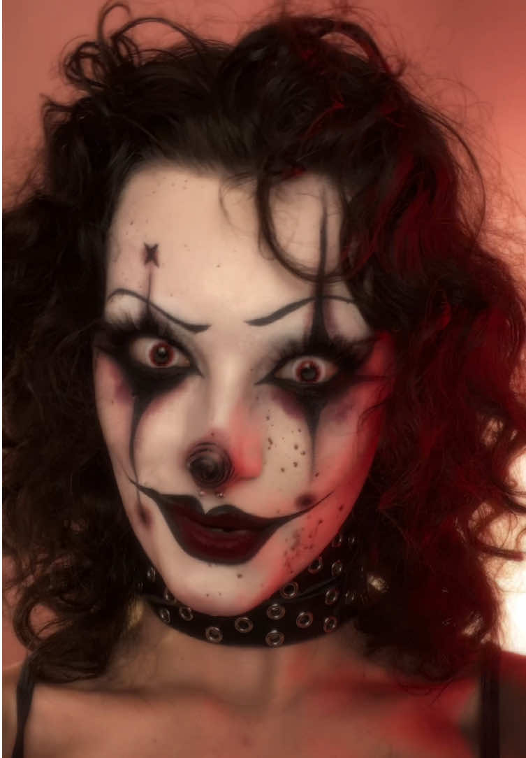 Use the link in my bio to vote for me as the face of Halloween plz and thank u love u 🫶🏻🖤 #fyp#halloweenmakeup#makeup#clownmakeup  