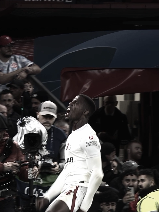 18'lik piyasada 10 milyonluk diss. #zaha #galatasaray #fyp #edit #football 
