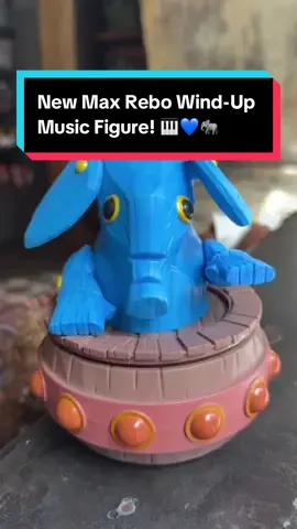Whether he’s performing for Jabba, Boba Fett, or your galactic crew, this Max Rebo toy is sure to keep the party going after your journey to Batuu! The figure resembles a handmade wooden toy, and can be wound up to play music and spin! Would you buy this toy? Let us know in the comments! • #disneyland #starwars #starwarsgalaxysedge #maxrebo #galaxysedge     