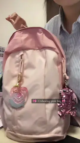 Unboxing pink bag 🎀༘⋆ Bisa muat apaa ajaa karena gede dalam nya 🎀  #unboxing #aesthetic #pink #backpack #tasransel 