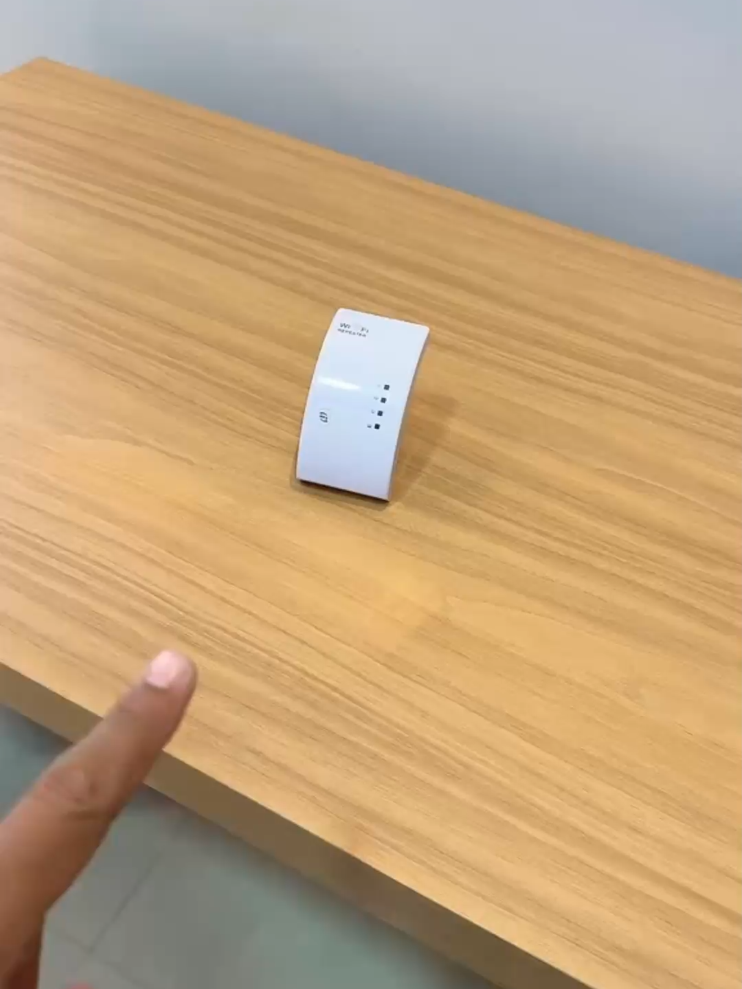 Wifi repetidor de sinal roteador. #WiFiSemLimites #ConexãoSemInterrupção #SinalForteSempre #InternetPoderosa #CoberturaTotal #WiFiInteligente #CasaConectada #SempreOnline #ConectividadeMáxima #TecnologiaQueUne #WiFiTurbo #SinalSemQueda #VelocidadeSemFio