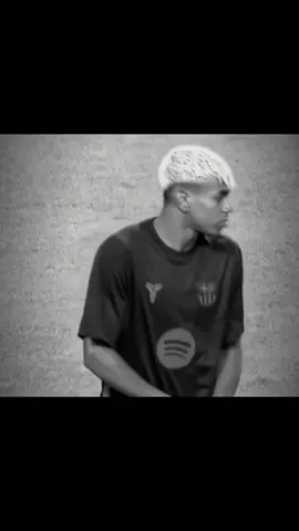black and white 🧐🥴 #fyp #foryoupage #lamineyamal #edits #barcelona 