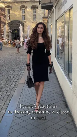 Bring back European elegance 📸✨ #peoplesreactions #walkingdownthestreet #classystyle #elegance #reactions #streetreactions @topvintageofficial