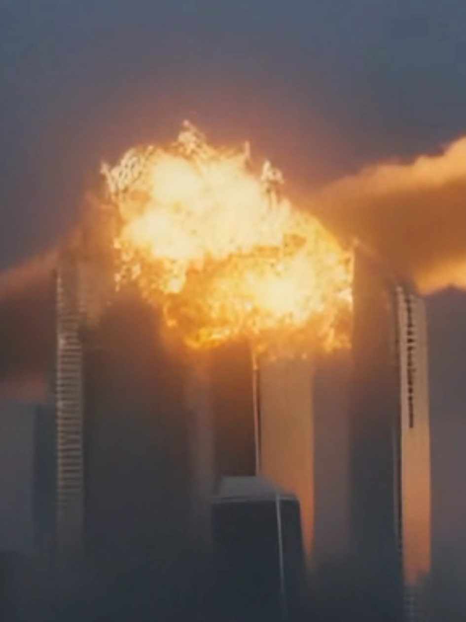 Rocket Strikes Over Building 🚀😱 #meteor #disasters #rocket #FYP #foryoupage❤️❤️ 